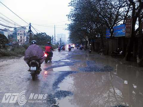 Rùng mình con đường như “mặt giặc” tồn tại nhiều năm ở Thủ đô