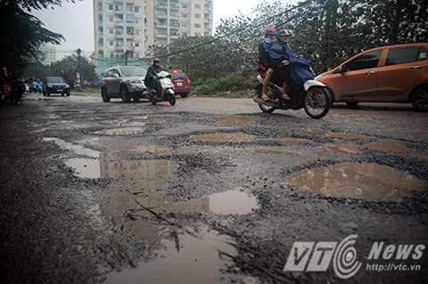 Rùng mình con đường như “mặt giặc” tồn tại nhiều năm ở Thủ đô