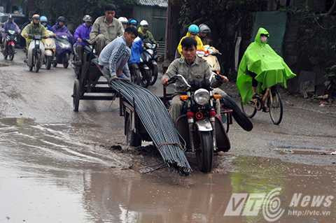Rùng mình con đường như “mặt giặc” tồn tại nhiều năm ở Thủ đô