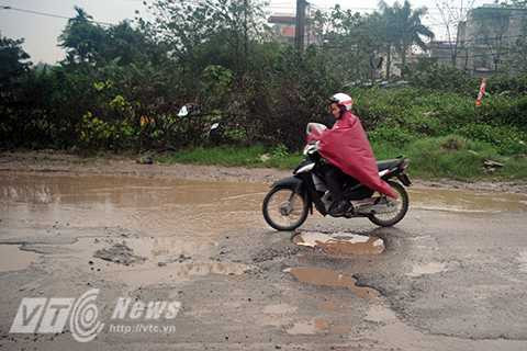 Rùng mình con đường như “mặt giặc” tồn tại nhiều năm ở Thủ đô