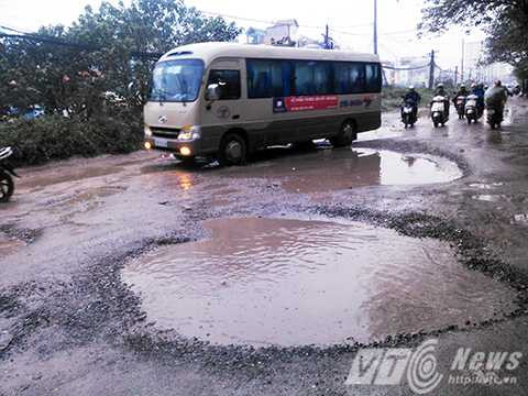 Rùng mình con đường như “mặt giặc” tồn tại nhiều năm ở Thủ đô