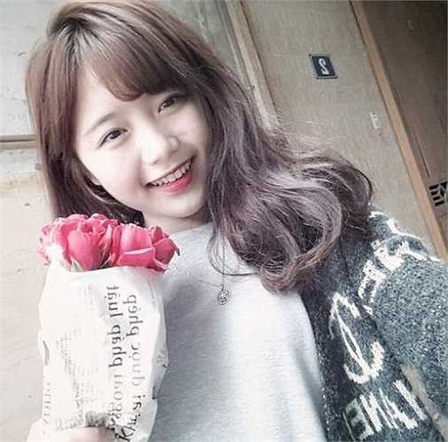 Sở thích của cô bạn hot girl là mua sắm và đi du lịch. 