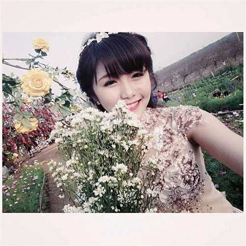 Ngoài ra, cô còn có sở trường là nấu ăn và viết văn.