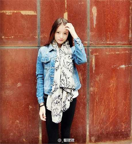 Em gái Hà Tư Kỳ đang học khoa Nghệ thuật của Đại học Sư phạm Tứ Xuyên.