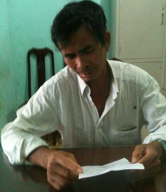 Nhậu say, đạp mẹ già 87 tuổi văng từ nhà ra sân