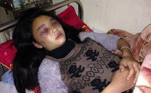 Nữ sinh bị bạn đánh