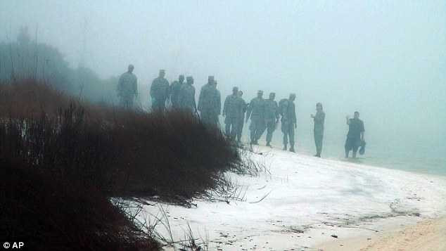 Thi thể lính Mỹ trôi dạt trên biển sau vụ trực thăng rơi