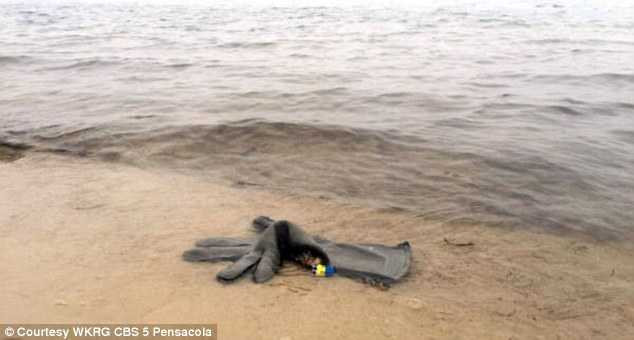 Thi thể lính Mỹ trôi dạt trên biển sau vụ trực thăng rơi