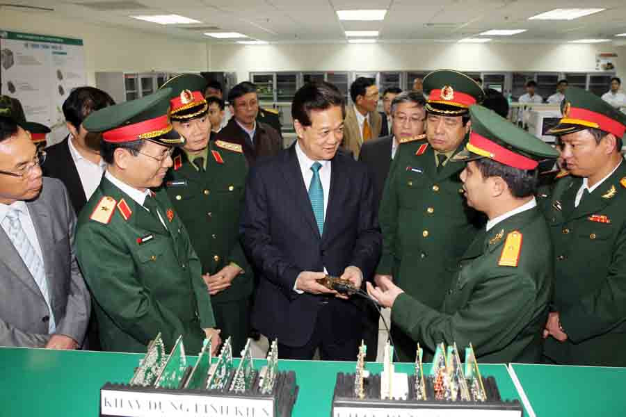 Thủ tướng: ‘Sẽ tạo điều kiện để Viettel tiếp tục phát triển’