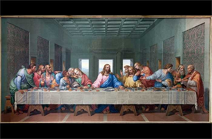 Trong ngày này tốt nhất bạn không nên ngồi vào một bàn ăn lớn mà số thứ tự của mình là 13. Nhiều người cũng tin rằng nếu 13 người cùng xuất hiện trong một căn phòng, một trong số họ sẽ chết trong năm nay