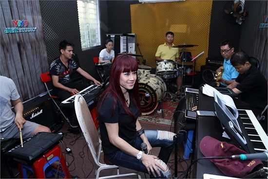 Nữ ca sĩ Hiền Thục sẽ tái ngộ khán giả chương trình Sol Vàng với vai trò ca sĩ khách mời.