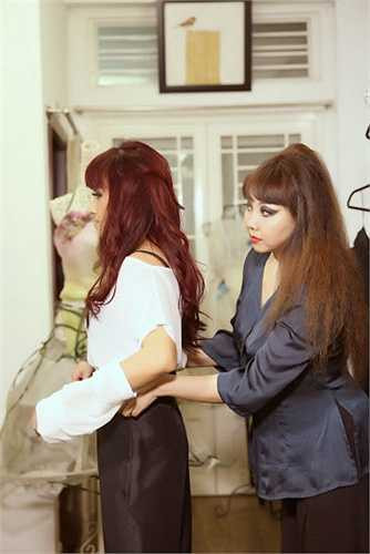 Nữ ca sĩ đã có buổi tập luyện cuối cùng với các khách mời và ban nhạc