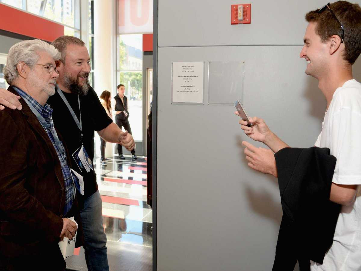 Anh có mặt cùngGeorge Lucas và phó CEO Shane Smith tại Hội nghị phát triển của Vanity Fair vào tháng 10/2014