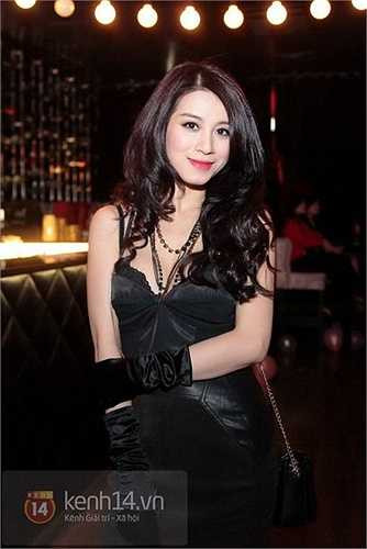 Hiện tại, Ngọc Anh đang có một cuộc sống gia đình viên mãn với người đứa con một trai, một gái xinh xắn, kháu khỉnh.