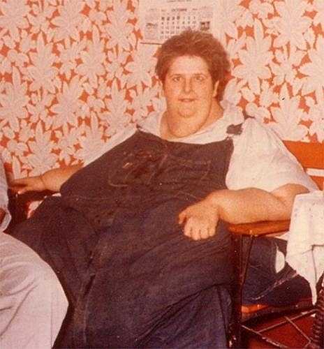 Năm lên 6 anh đã nặng 92kg và khi 10 tuổi con số cân nặng là 171 kg. 