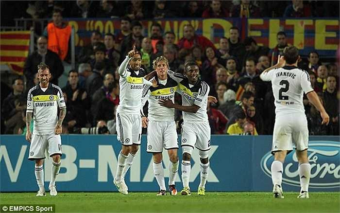 Tuy nhiên Ramires và Torres giúp Chelsea thủ hòa Barca 2-2, qua đó tiến vào trận chung kết gặp Bayern Munich