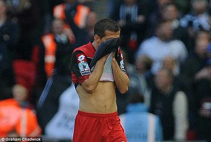 Mọi chuyện tưởng như đã chấm dứt với QPR trong trận cầu thăng hạng năm 2014, trị giá lên tới 80 triệu bảng khi Gary O'Neil bị đuổi