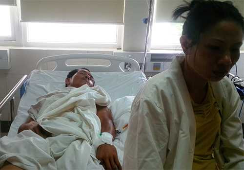 Tàu hoả đâm đứt lìa ô tô: Tài xế xe ben liệt hai chân