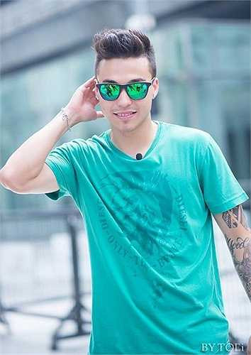 'Hoàng tử lai'rất được mến mộ ở cả Thụy Sỹ và Thái Lan bởi ngoại hình đẹp trai, cuốn hút. Twitter của Chappuis thu hút gần 200.000 người theo dõi.