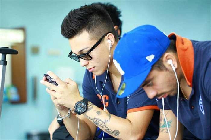 Với vẻ ngoài điển trai, anh được ví như 'Ronaldo' Thái.