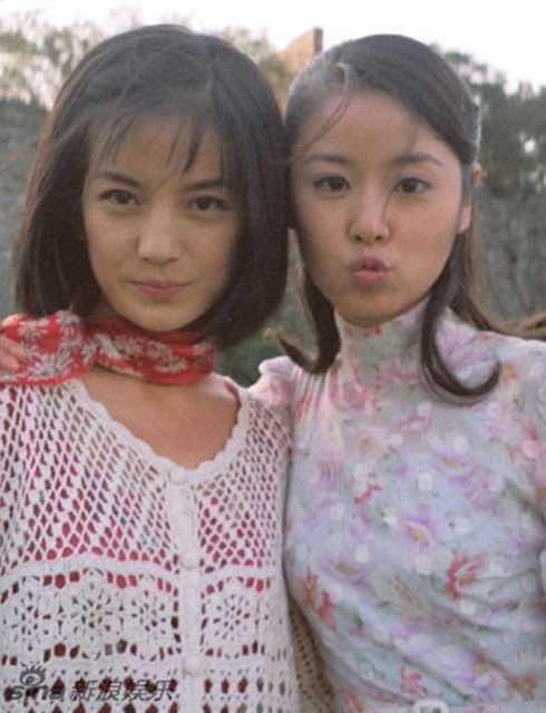 Lâm Tâm Như và Triệu Vy thân thiết.