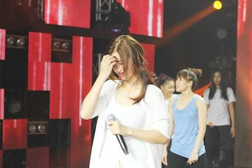 Đông Nhi biểu diễn ca khúc 'Bad boy'.