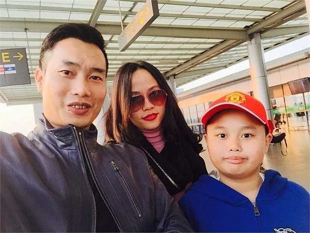 MC - BTV Hoa Thanh Tùng gắn bó với VTV3 qua chương trình Từ ánh mắt đến trái tim, sau đó anh gây dấu ấn với hàng loạt chương trình như Chuyện lạ Việt Nam, SV 2000...