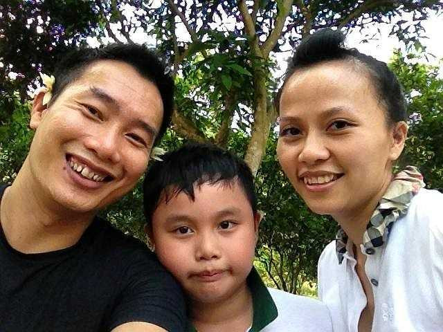 Chính VTV đã se duyên, giúp MC – BTV Hoa Thanh Tùng có được người vợ hiện nay. Quãng thời gian Thanh Tùng làm chương trình SV 2000 tại Đà Nẵng, anh đem lòng yêu một sinh viên ở đây từ cái nhìn đầu tiên: 'Cô ấy mặc một bộ vest xanh rất ấn tượng, gương mặt thông minh, đôi mắt to và vầng trán bướng bỉnh'.