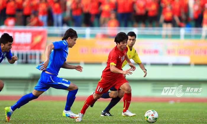 Công Phượng chơi hay trong vai trò hộ công