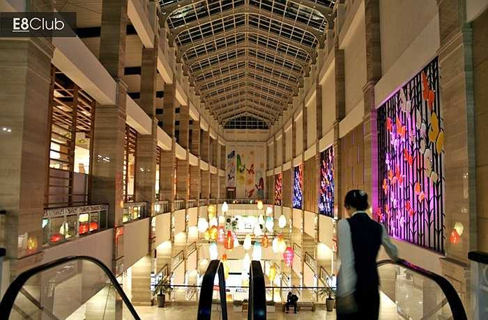 5 tầng đầu của The Garden dành cho khu vực bán lẻ, từ tầng 6 lên đến tầng 18 là khu căn hộ sang trọng và văn phòng. 3 tầng hầm bên dưới dành cho bãi đỗ xe.