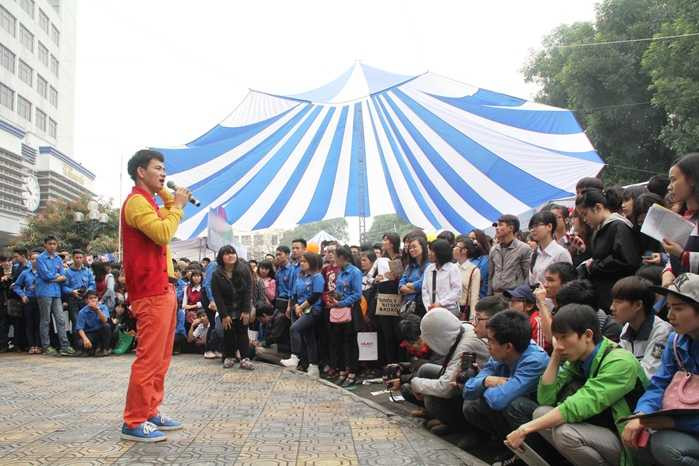 Danh hài Xuân bắc tư vấn tuyển sinh