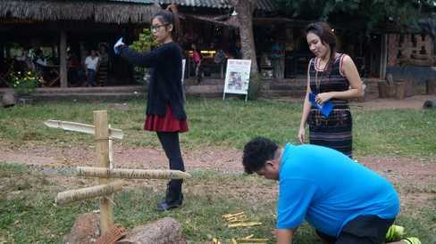 Hai nghệ sĩ tuy chênh lệch tuổi tác nhưng lại rất thân thiết.