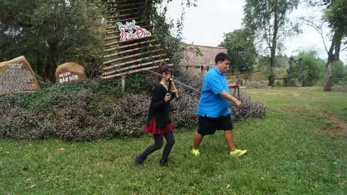 Hoàng Yến – Hoàng Mập có thành công trong việc thuyết phục người dân địa phương cho ở tá túc một đêm?