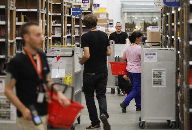 Những bí mật của nhân viên làm việc trong kho hàng Amazon