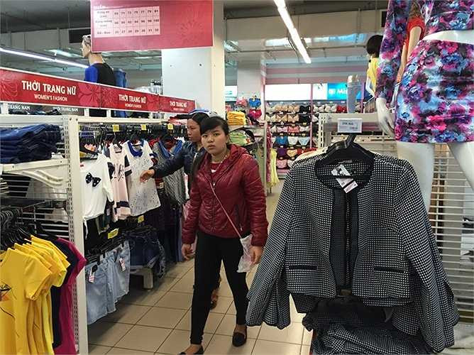 Trước thông tin về việc Big C Garden phải đóng cửa tạm thời để tìm hiểu nguyên nhân vụ việc, đại diện của siêu thị này cho hay, thông tin đó không chính xác, siêu thị vẫn hoạt động bình thường.