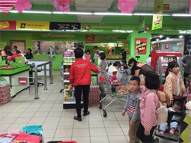 Khu vực thanh toán khá đông đúc