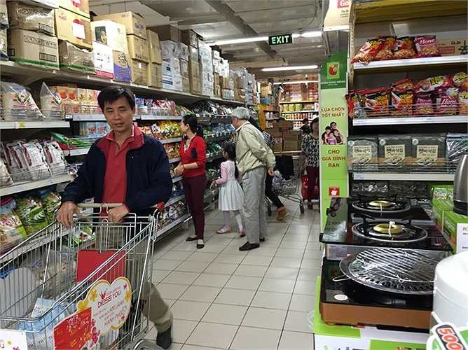 Các mặt hàng được bày bán đa dang và phong phú