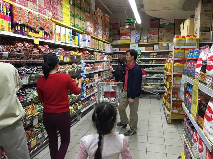 Sau sự cố, siêu thị BigC The Garden (Nam Từ Liêm, Hà Nội) đã khắc phục. Lượng khách đến tham quan và mua sắm tại đây vẫn ổn định, tuy nhiên, có phần không bằng những ngày cuối tuần trước.