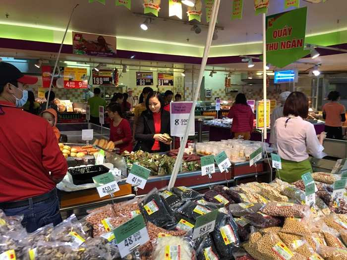 Siêu thị BigC The Garden vẫn nhộn nhịp khách mua hàng 