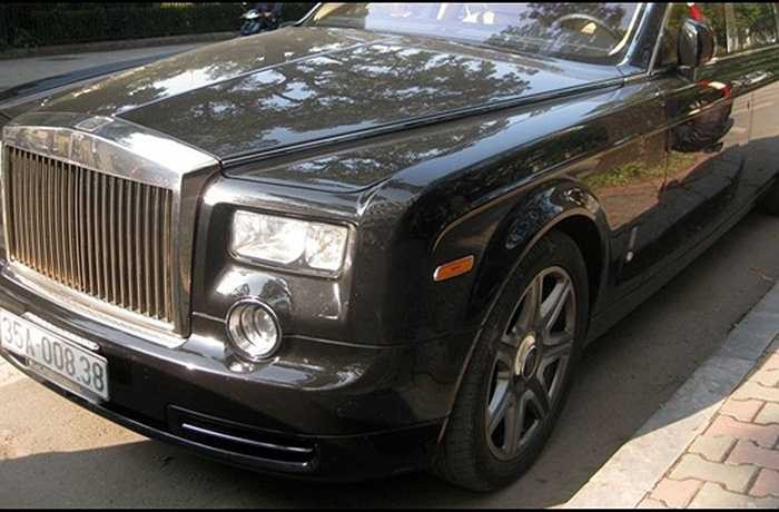 Để ra biển trắng cho mẫu xe hàng thửa này, chủ nhân đã phải bỏ ra số tiền không dưới 37 tỷ đồng. Chiếc xe mang biển số 35A - 00838