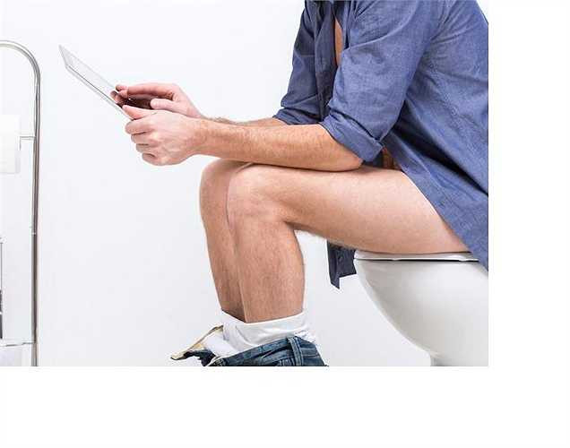 Táo bón cũng gây ra đầy hơi, vì vậy nếu bạn đang bị táo bón bạn nên uống nhiều nước, tập thể dục thường xuyên và thêm chế độ ăn nhiều chất xơ. Khi có tuổi thì hay bị táo bón hơn khi còn trẻ, nên cố gắng tạo thành thói quen ăn uống và tập thể dục cho tốt.