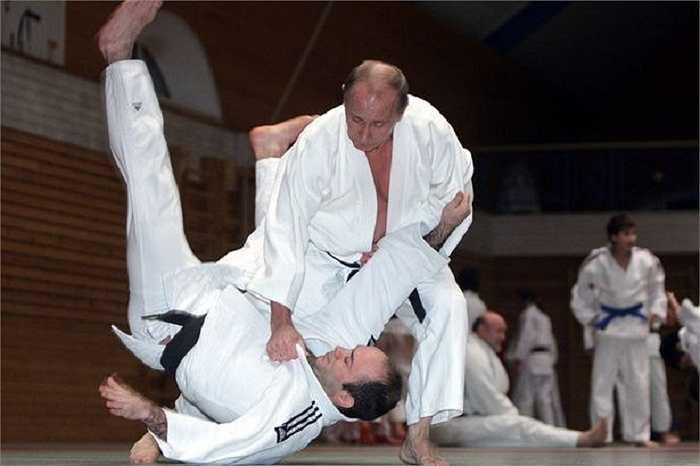 Ông Putin luyện tập Judo và Sambo (một môn võ khác của Nga) từ năm 11 tuổi.