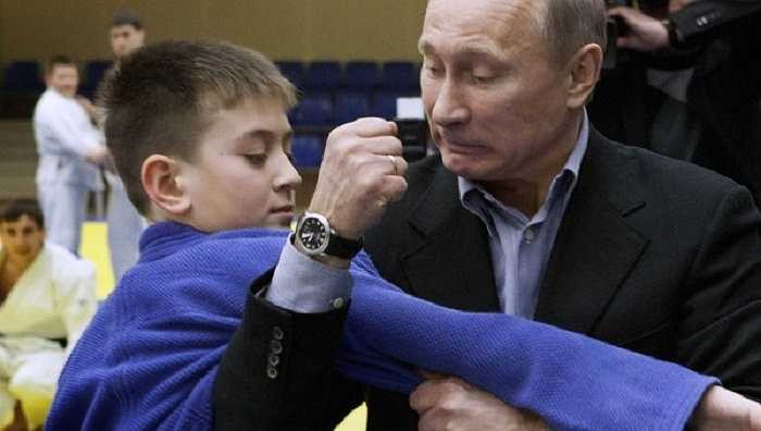 Ông từng vô địch giải judo tổ chức ở quê nhà, thành phố St. Petersburg, khi còn trẻ.