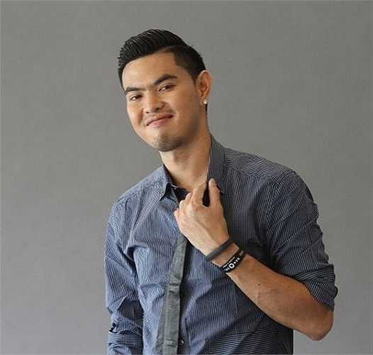 Trung vệ 27 tuổi đẹp trai, nam tính, có chiều cao tương đối lý tưởng 1m81.