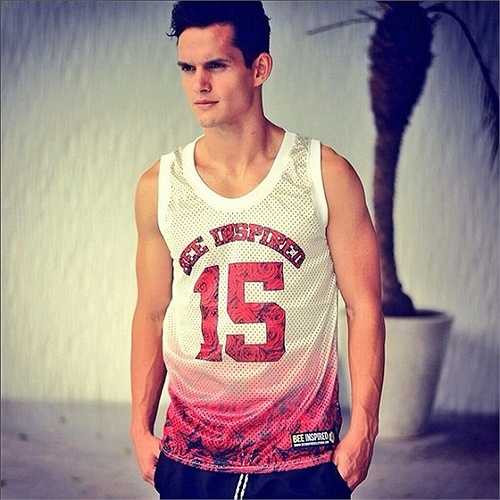 Anh từng khoác áo đội trẻ Cardiff City và U17 xứ Wales trước khi trở về Thái Lan thi đấu.