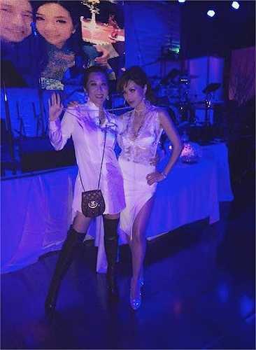 Hình thể người đẹp săn chắc và bốc lửa như những cô gái trẻ.