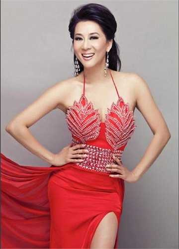 Dù đã ở tuổi 50, Nguyễn Cao Kỳ Duyên vẫn khiến nhiều người phải thán phục vì vẻ rạng rỡ, đẹp 'quên thời gian'.