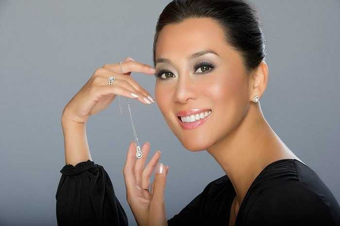 Nhiều người cho rằng cô giữ được vẻ thanh xuân trong những bức ảnh nhờ photoshop ...