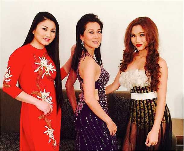 Bên cạnh đó, nữ MC còn gây ấn tượng với gu thời trang táo bạo.