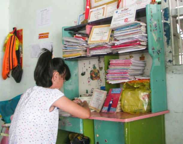 P. bên góc học tập.